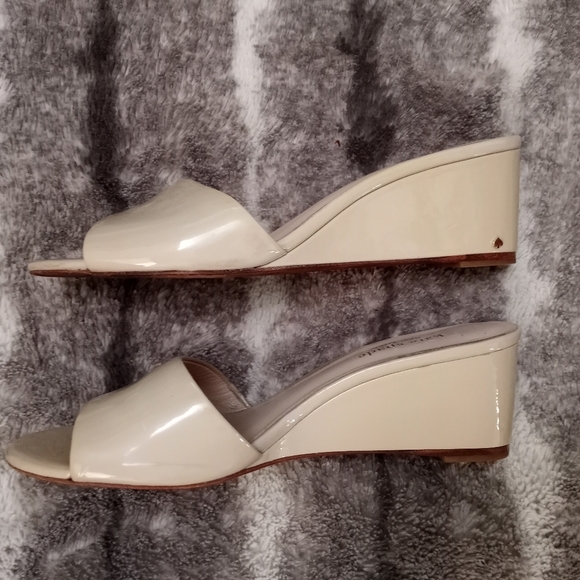 Kate Spade Willow Tusk Neutral Nude Patent Leather Coquette Girl Coastal Wedges - Picture 1 of 6